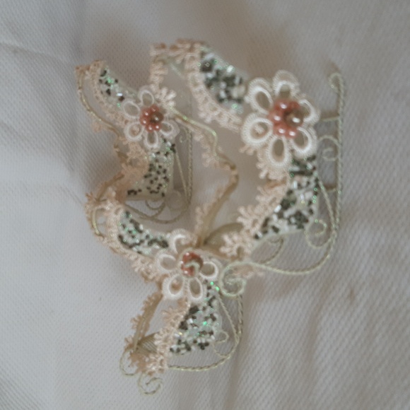 Set of Victorian Ornaments - Picture 5 of 5